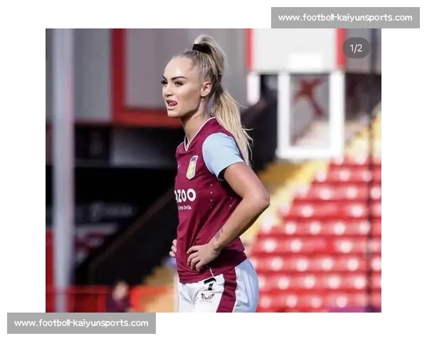 尤文女足艾丽莎 - 莱曼晒比基尼照：阳光沙滩尽显冠军风采